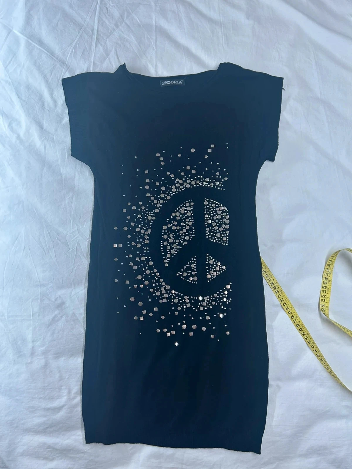 Robe noire enzoria en viscose à motifs peace and love pailletée